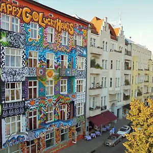 Хостел Happy Go Lucky +